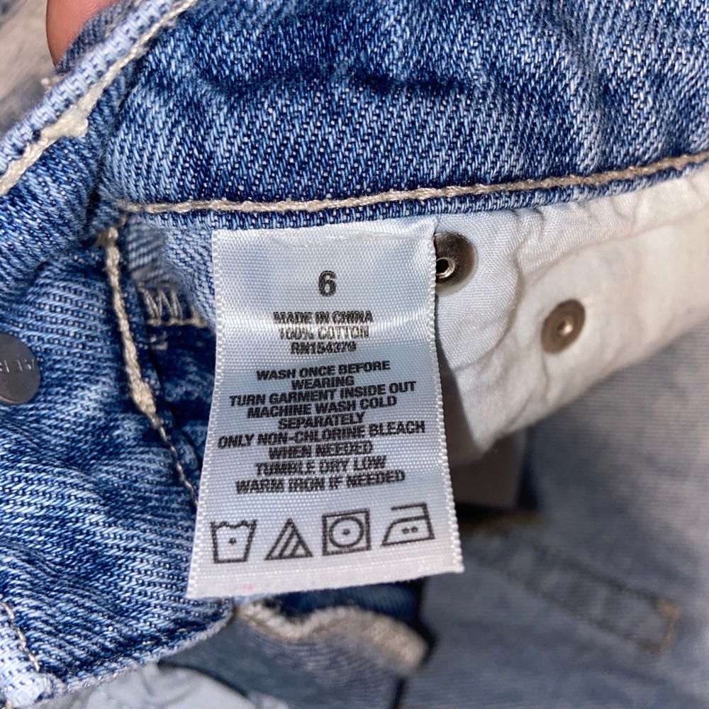 Light Washed Ripped Jeans - Picture 6 of 9